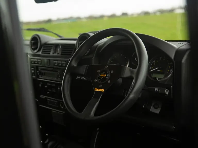 2010 Land Rover Defender 90 - Image 11 of 31
