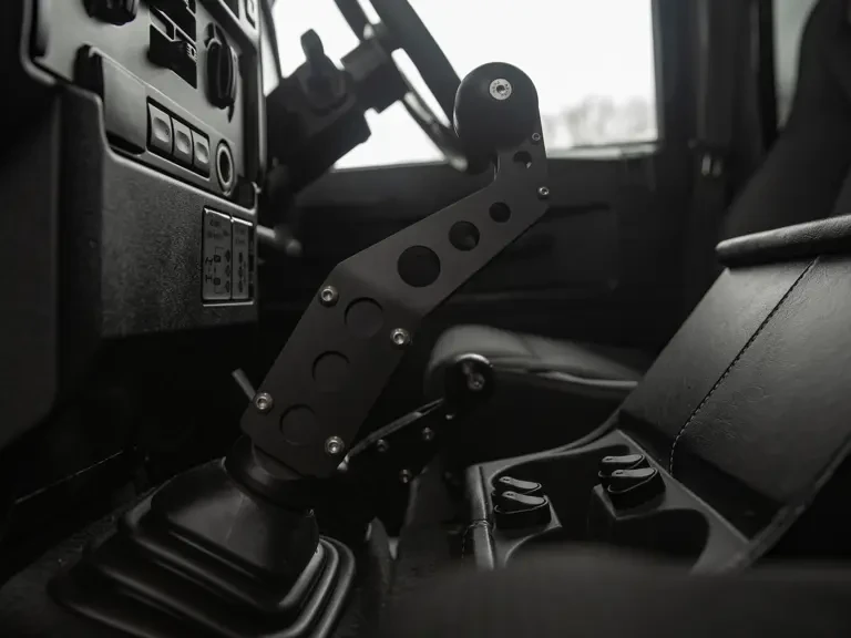 2010 Land Rover Defender 90 - Image 16 of 31