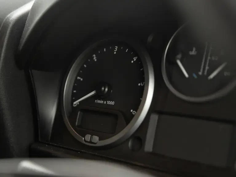2010 Land Rover Defender 90 - Image 14 of 31