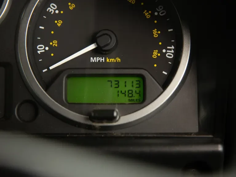 2010 Land Rover Defender 90 - Image 13 of 31