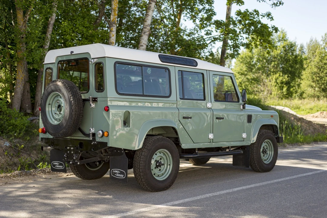 2010 Land Rover Defender - Image 6 of 30
