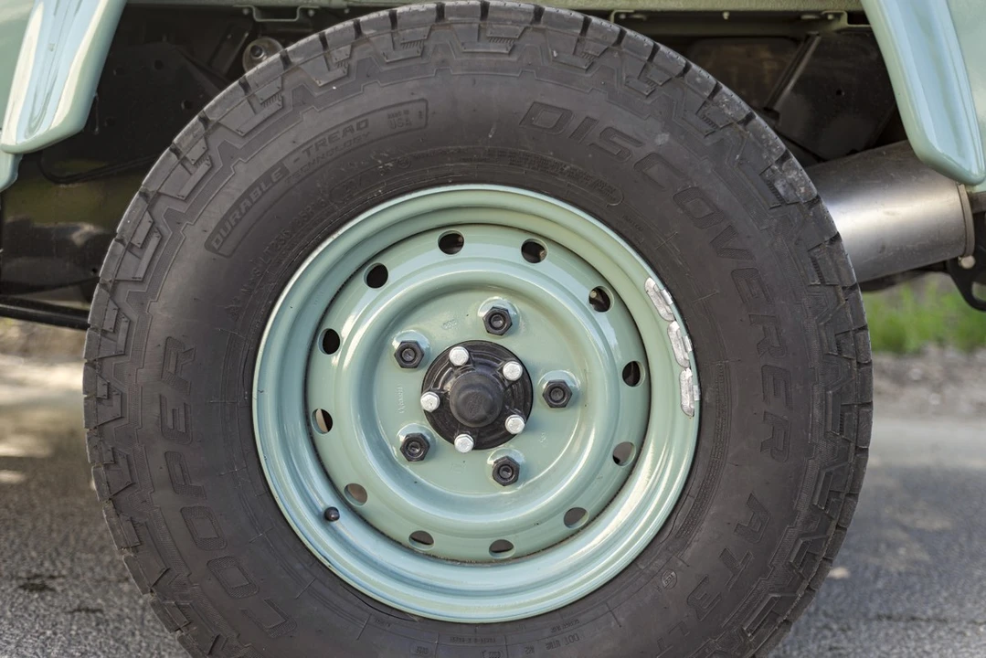 2010 Land Rover Defender - Image 19 of 30