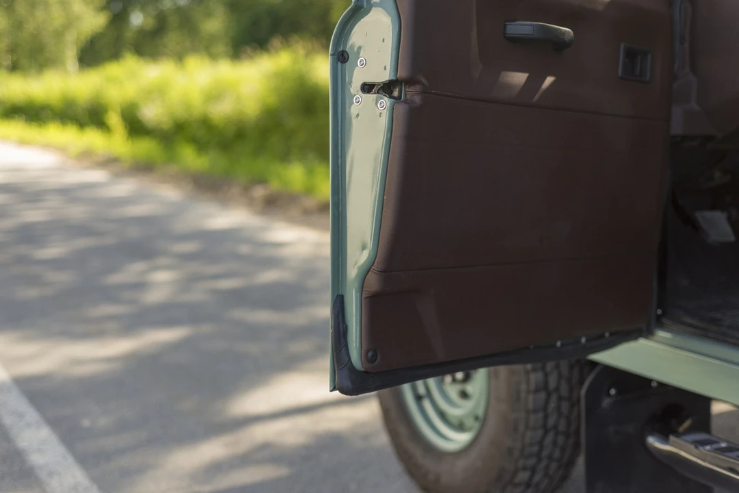 2010 Land Rover Defender - Image 27 of 30
