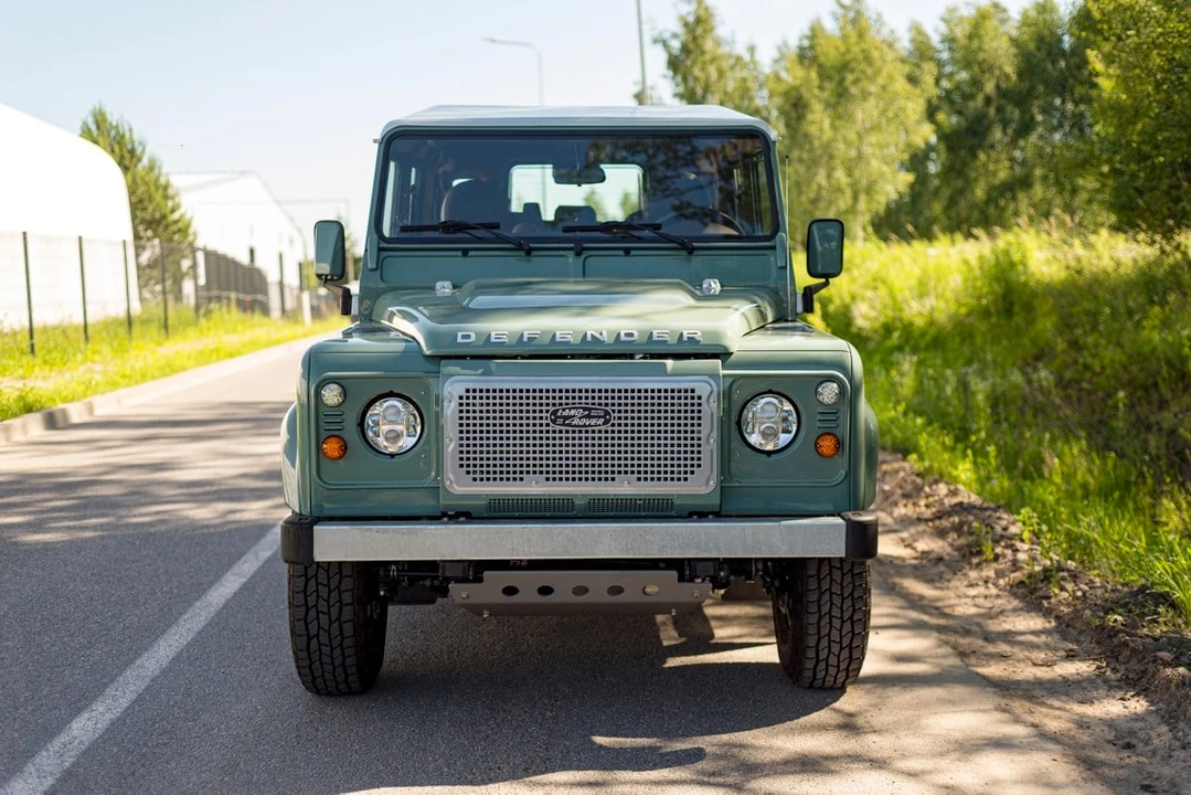 2010 Land Rover Defender - Image 3 of 30