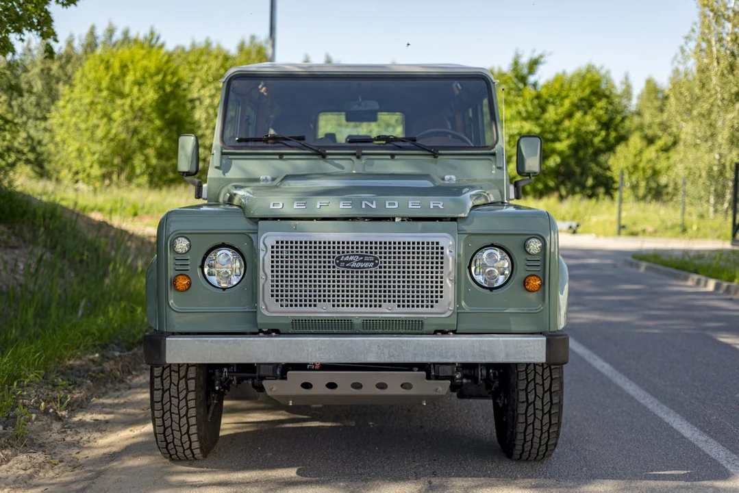 2010 Land Rover Defender - Image 16 of 30