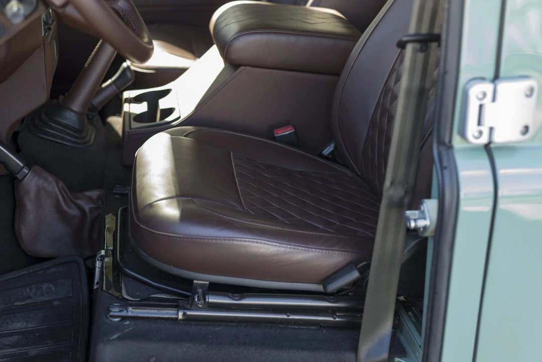 2010 Land Rover Defender - Image 24 of 30