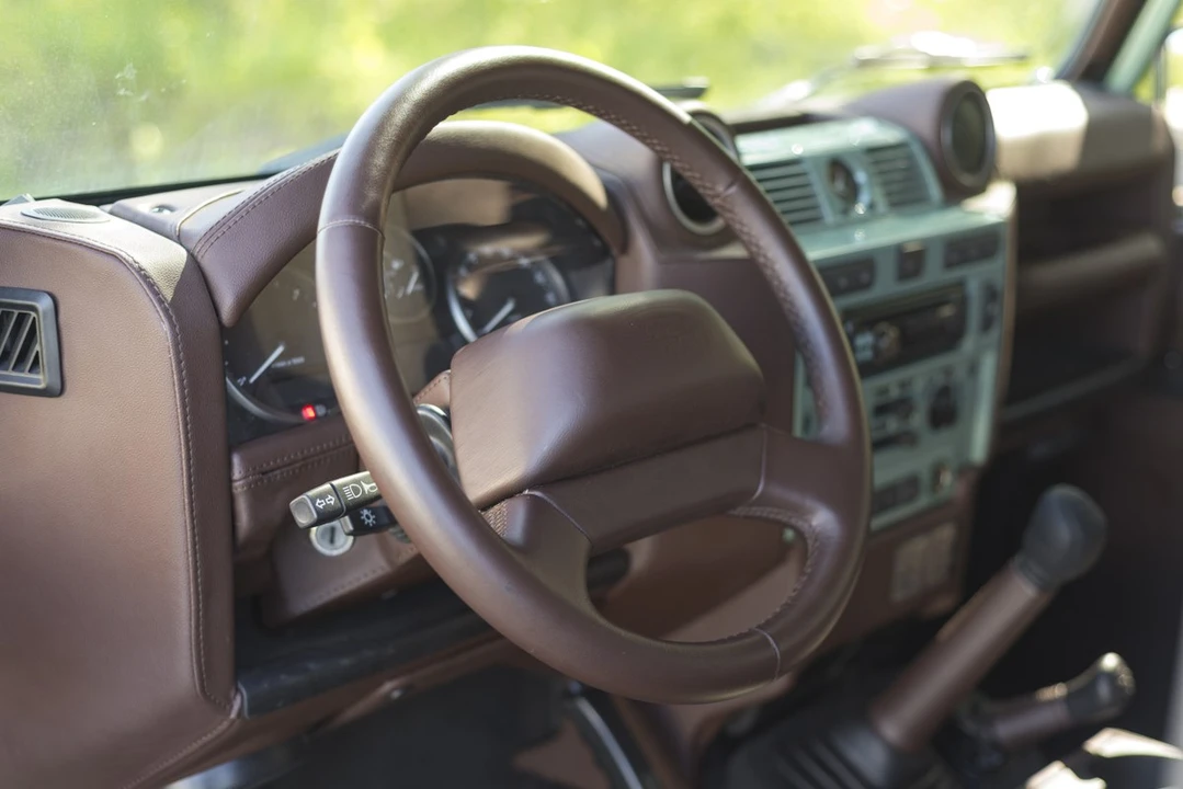 2010 Land Rover Defender - Image 21 of 30