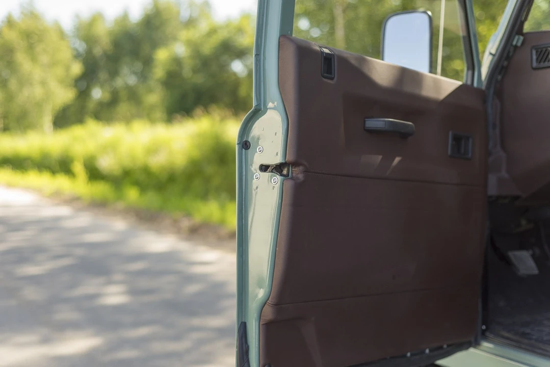 2010 Land Rover Defender - Image 26 of 30