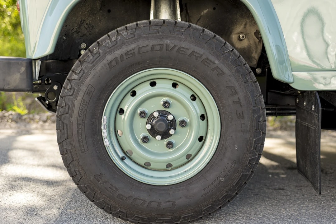 2010 Land Rover Defender - Image 20 of 30