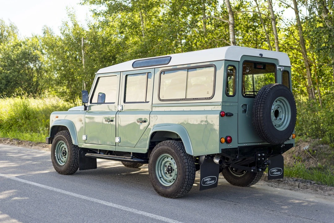 2010 Land Rover Defender - Image 13 of 30