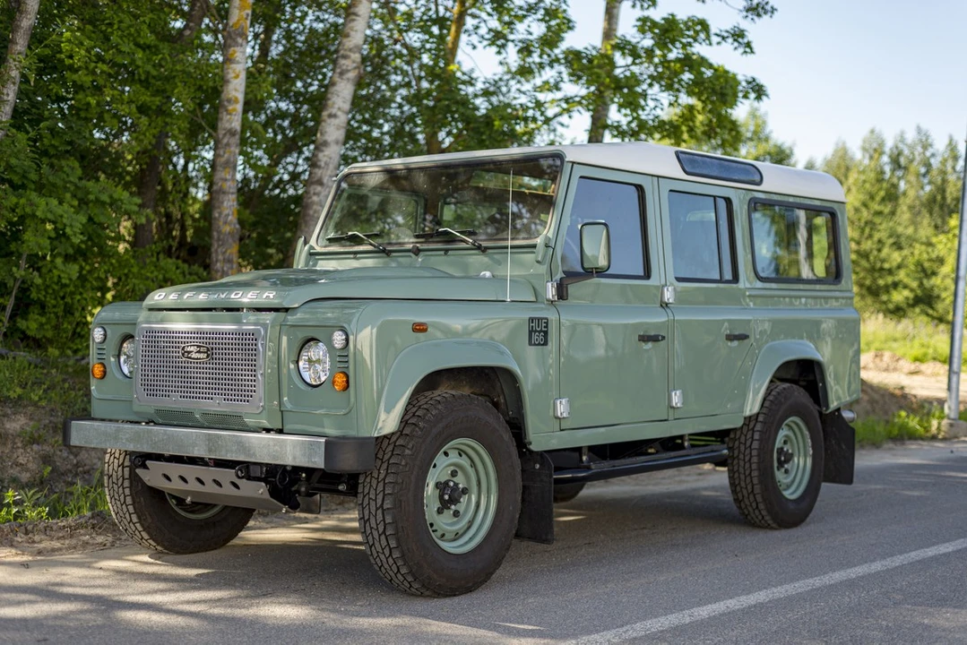 2010 Land Rover Defender - Image 15 of 30