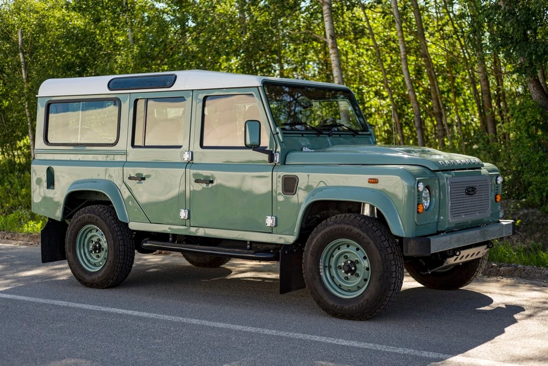 2010 Land Rover Defender - Image 5 of 30