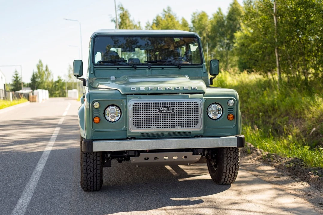 2010 Land Rover Defender - Image 4 of 30