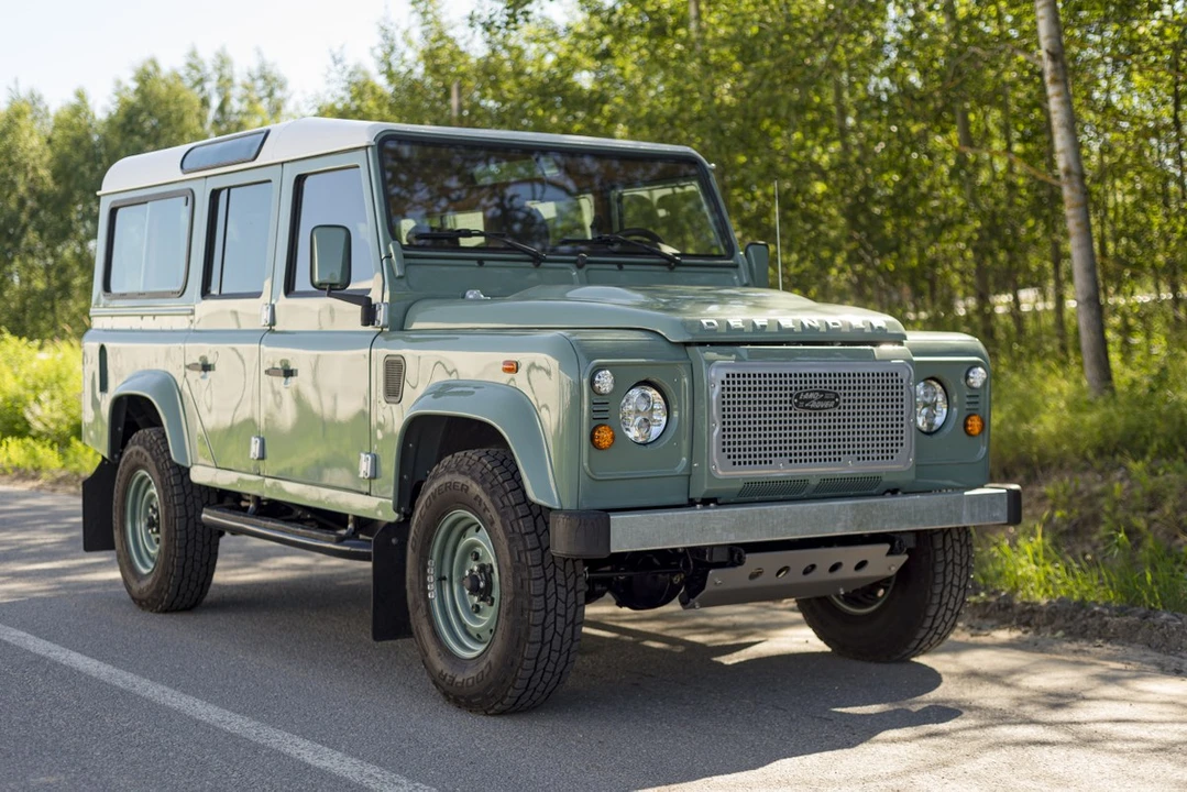 2010 Land Rover Defender - Image 2 of 30
