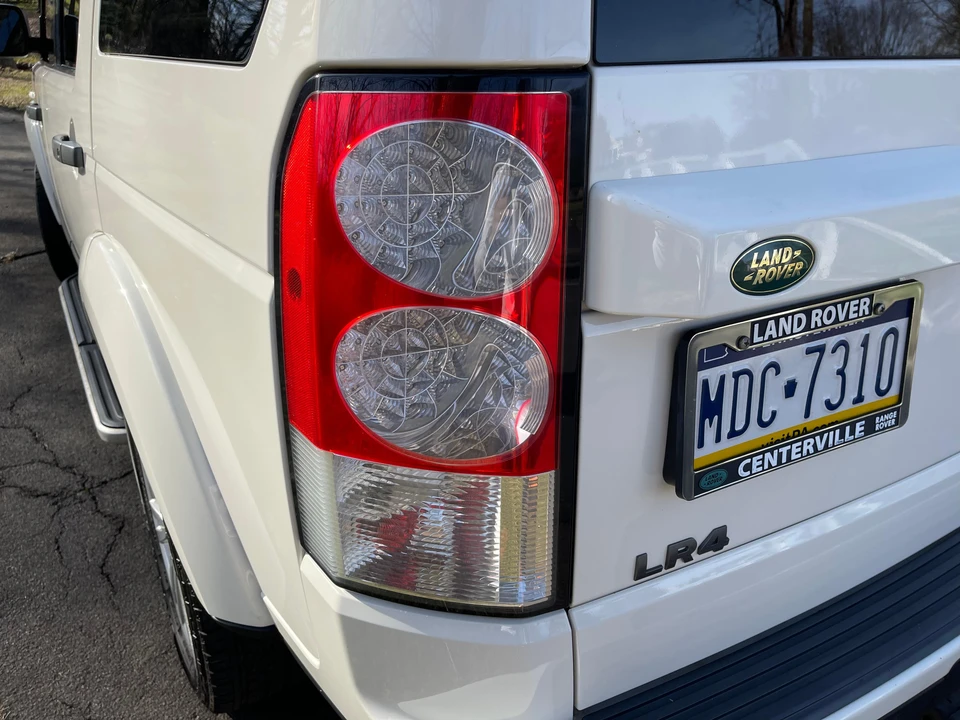 2010 Land Rover Discovery 4th Gen - Image 15 of 31