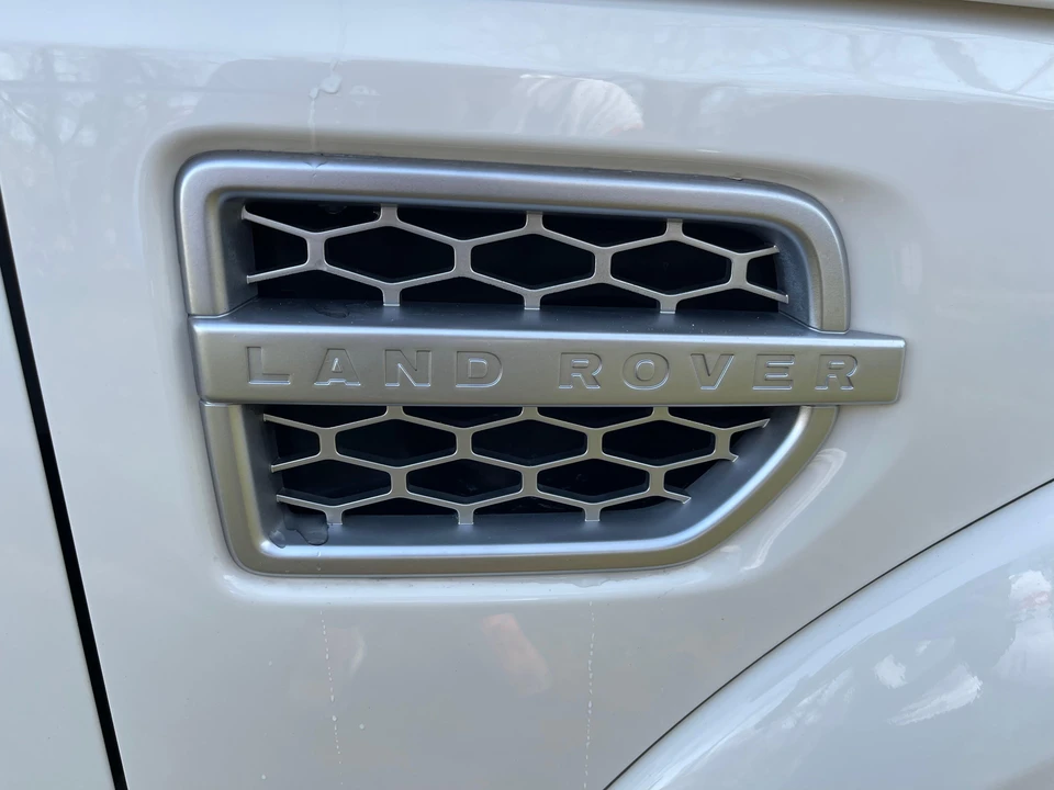 2010 Land Rover Discovery 4th Gen - Image 19 of 31