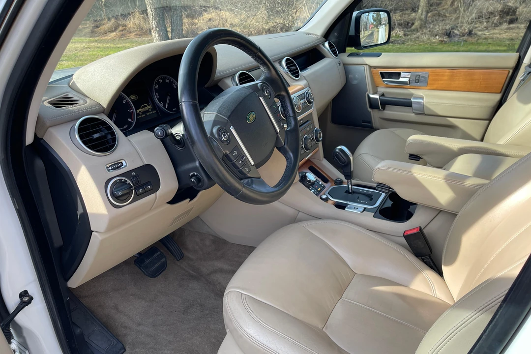 2010 Land Rover Discovery 4th Gen - Image 29 of 31
