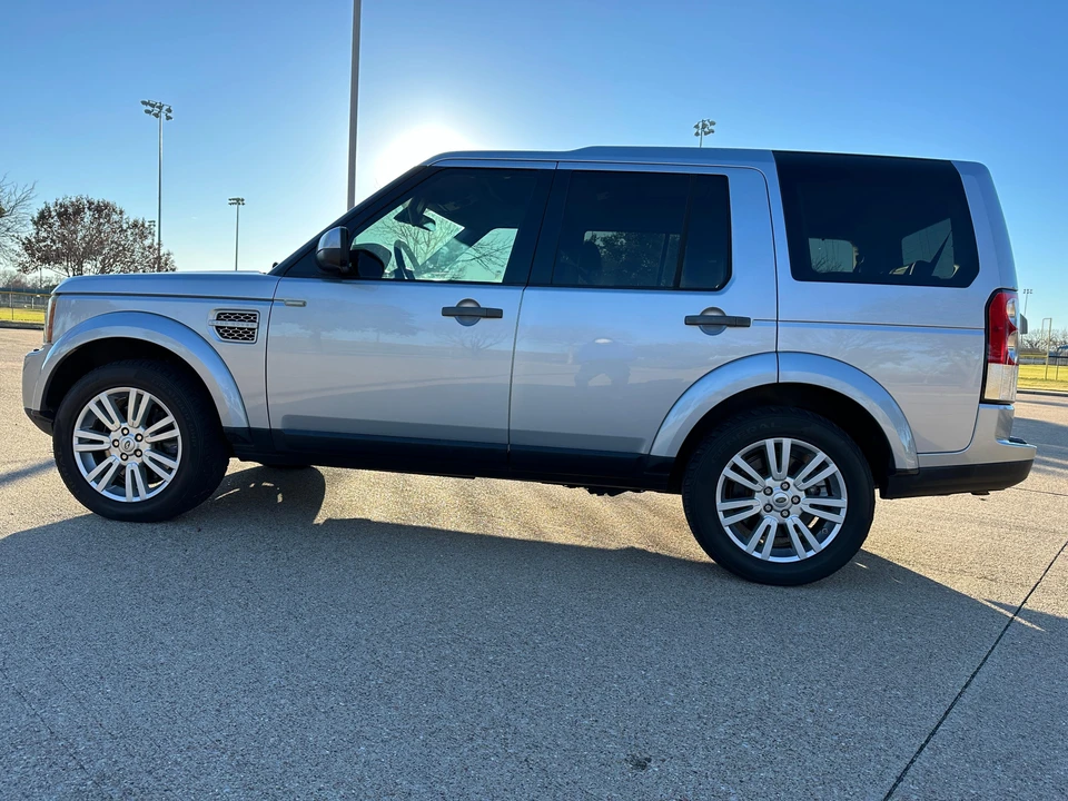 2010 Land Rover Discovery 4th Gen - Image 10 of 31
