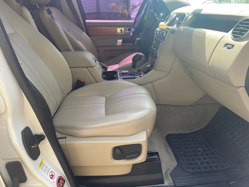 2010 Land Rover Discovery 4th Gen - Image 25 of 31