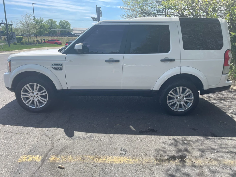 2010 Land Rover Discovery 4th Gen - Image 7 of 31