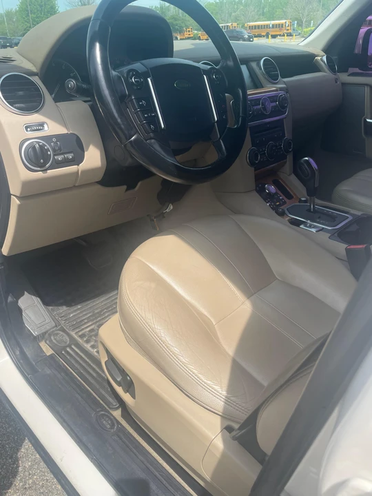 2010 Land Rover Discovery 4th Gen - Image 22 of 31
