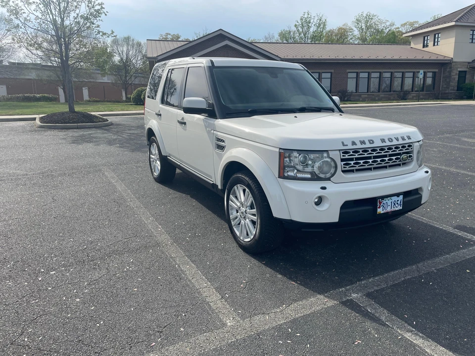 2010 Land Rover Discovery 4th Gen - Image 10 of 31