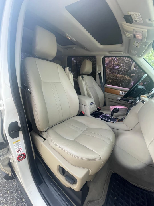 2010 Land Rover Discovery 4th Gen - Image 23 of 31