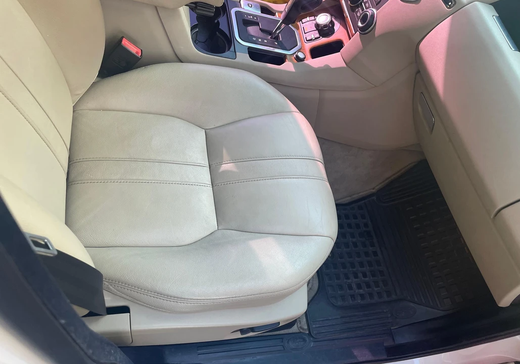 2010 Land Rover Discovery 4th Gen - Image 24 of 31