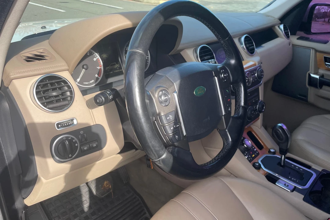 2010 Land Rover Discovery 4th Gen - Image 17 of 31