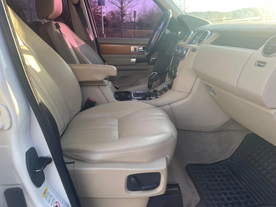 2010 Land Rover Discovery 4th Gen - Image 24 of 31