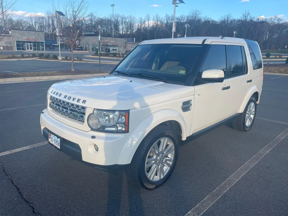 2010 Land Rover Discovery 4th Gen - Image 9 of 31