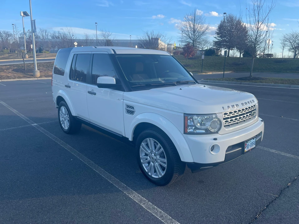 2010 Land Rover Discovery 4th Gen - Image 12 of 31