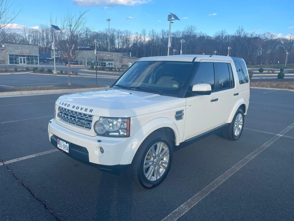 2010 Land Rover Discovery 4th Gen - Image 7 of 31