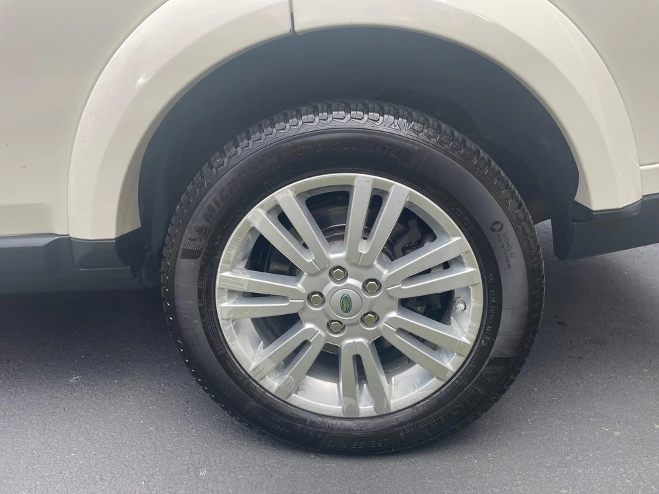 2010 Land Rover Discovery 4th Gen - Image 14 of 31