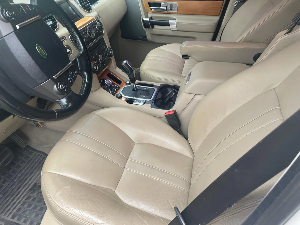 2010 Land Rover Discovery 4th Gen - Image 23 of 31