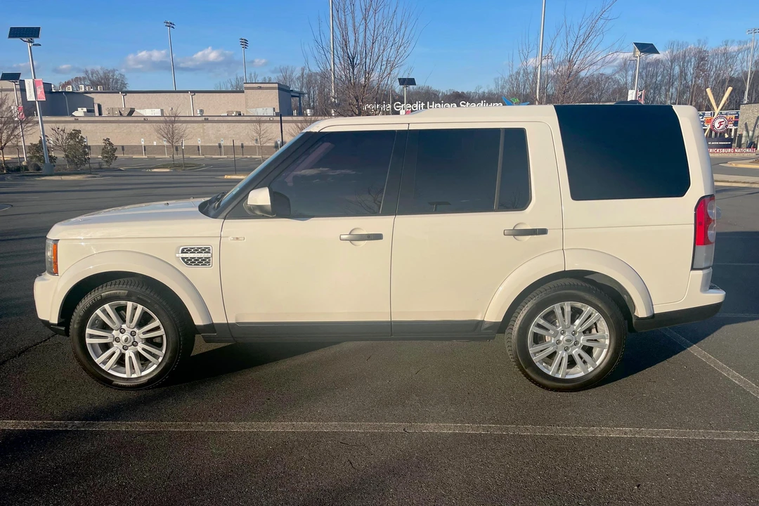 2010 Land Rover Discovery 4th Gen - Image 3 of 31