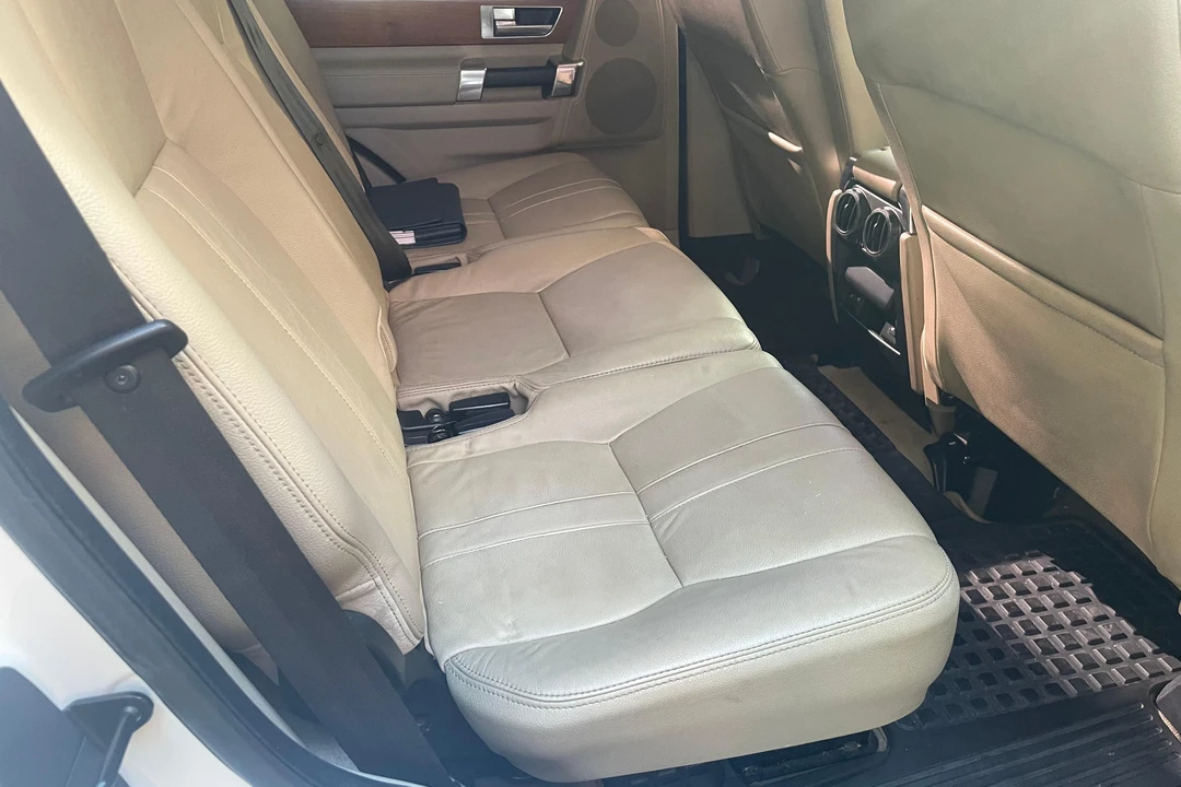 2010 Land Rover Discovery 4th Gen - Image 19 of 31