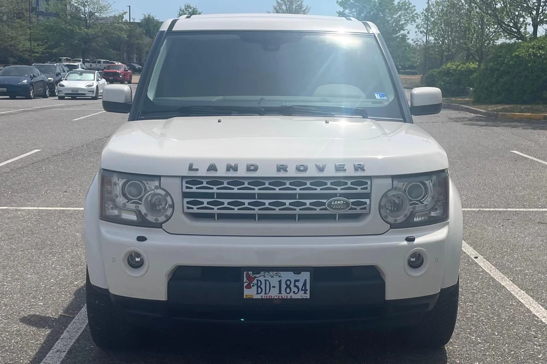 2010 Land Rover Discovery 4th Gen - Image 2 of 31