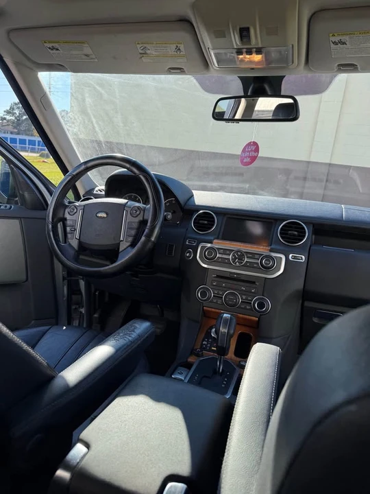 2010 Land Rover Discovery 4th Gen - Image 10 of 11