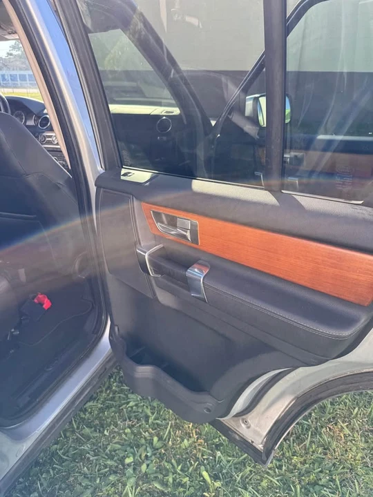 2010 Land Rover Discovery 4th Gen - Image 8 of 11