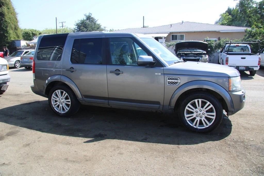 2010 Land Rover Discovery 4th Gen - Image 9 of 21