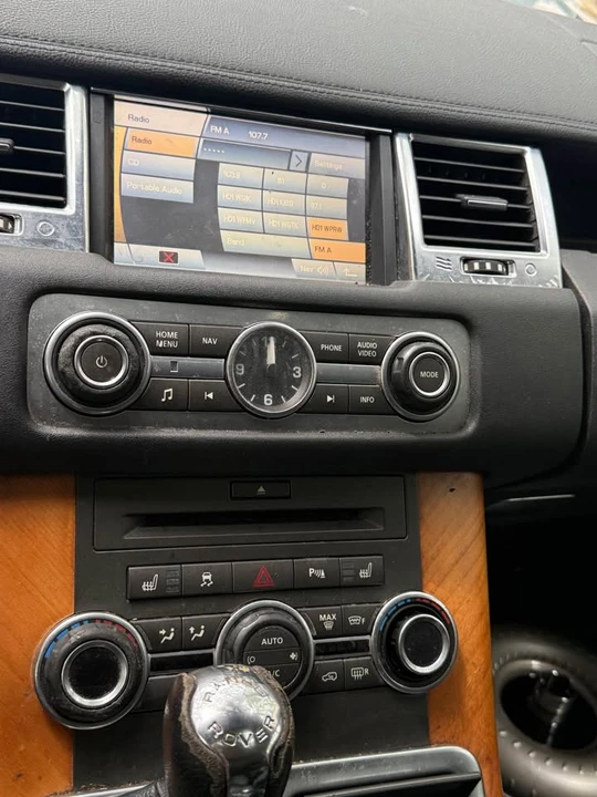 2010 Land Rover Range Rover L322 - Image 9 of 10