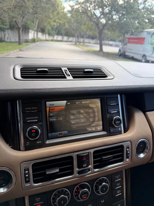 2010 Land Rover Range Rover L322 - Image 3 of 10