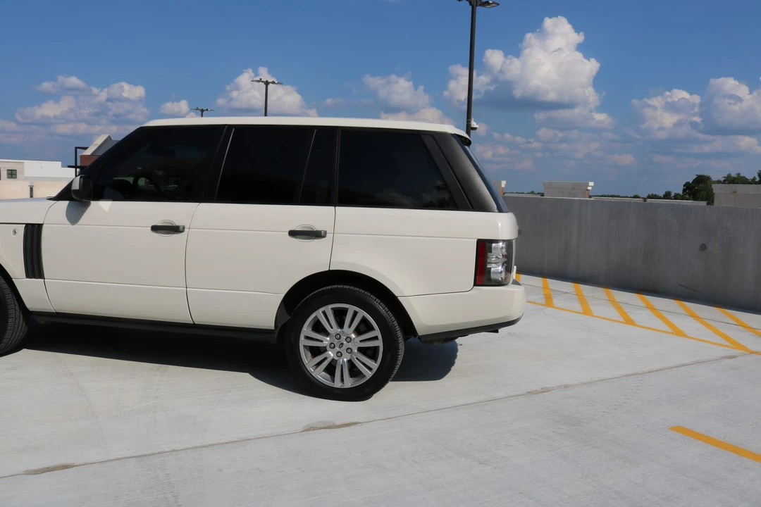 2010 Land Rover Range Rover L322 - Image 20 of 31