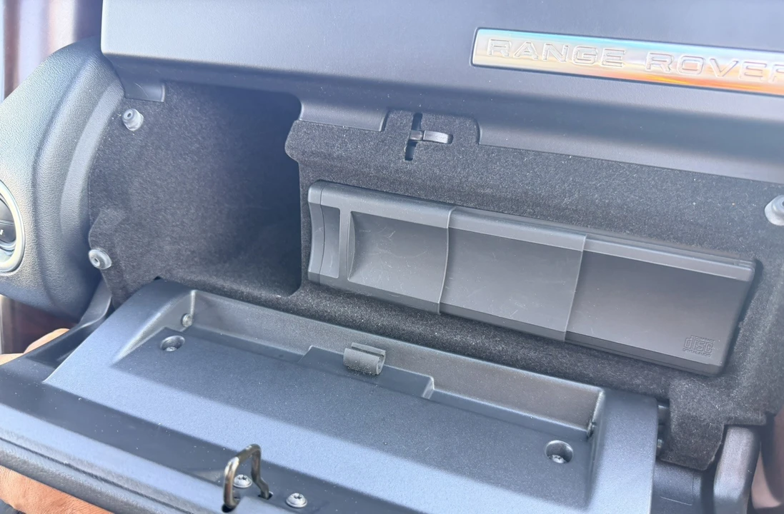 2010 Land Rover Range Rover L322 - Image 13 of 26