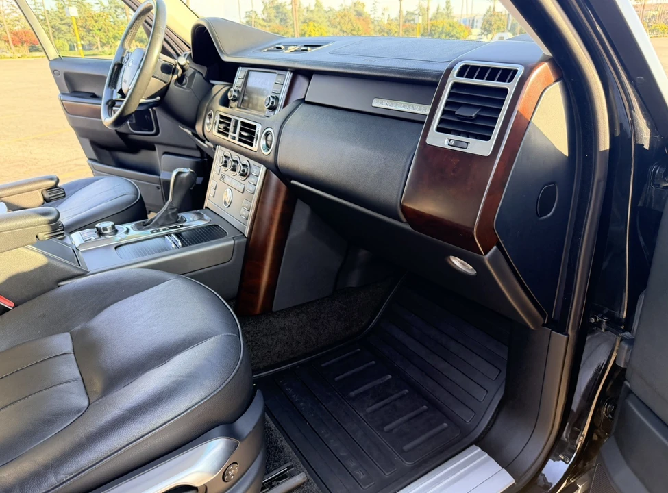2010 Land Rover Range Rover L322 - Image 17 of 26