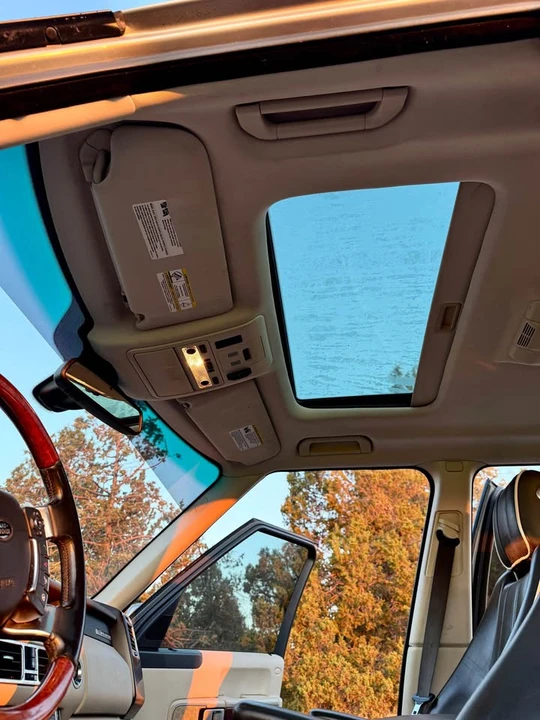 2010 Land Rover Range Rover L322 - Image 8 of 12