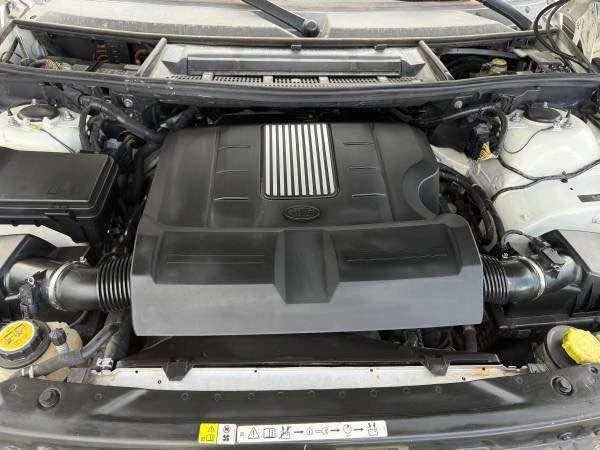 2010 Land Rover Range Rover L322 - Image 17 of 19