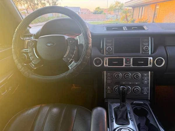 2010 Land Rover Range Rover L322 - Image 10 of 19