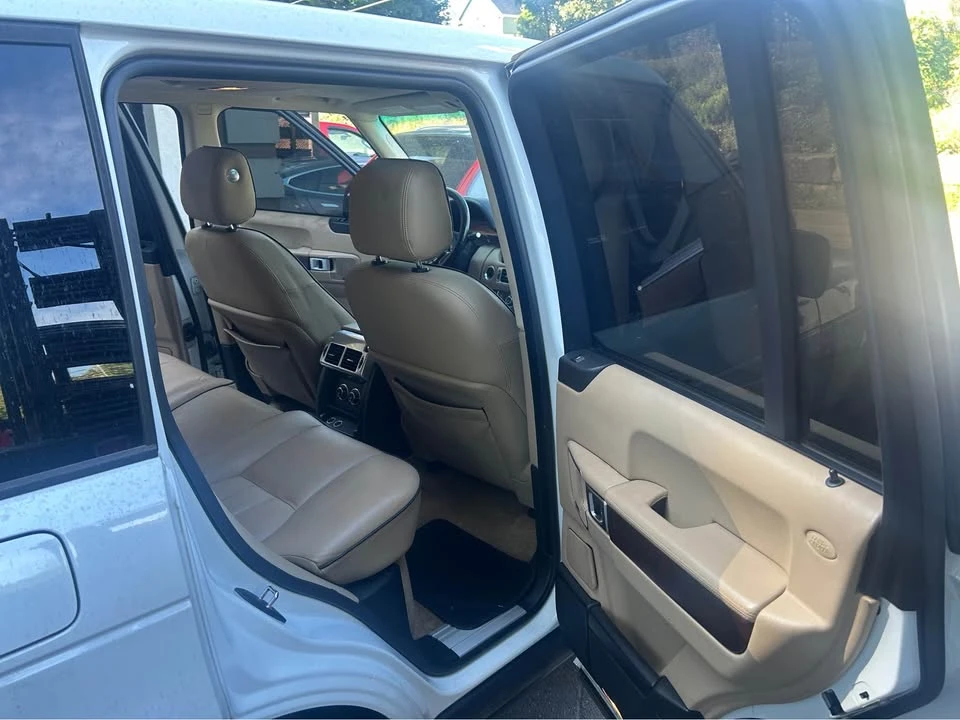 2010 Land Rover Range Rover L322 - Image 11 of 18